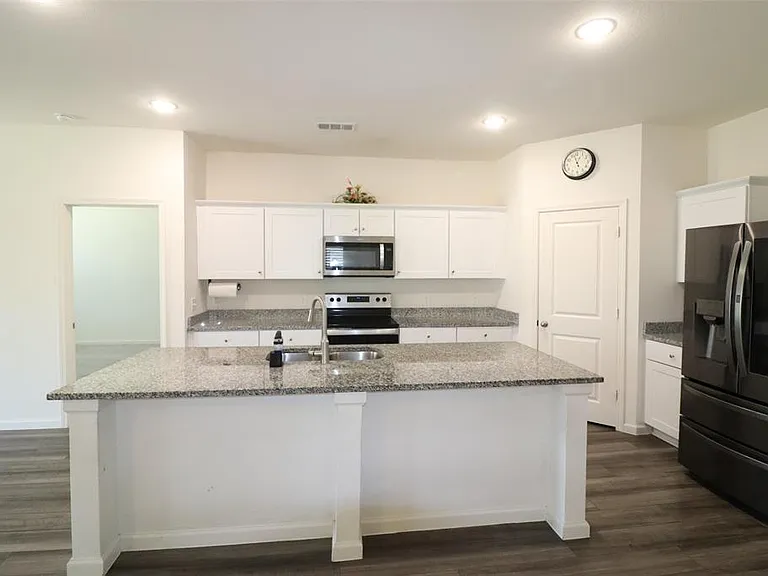 736 Richmond Dr — Photo 17