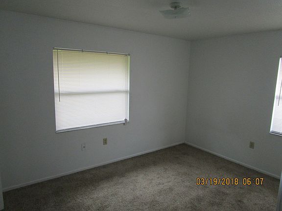 4th image of 1710 SW 109th Pl APT 1