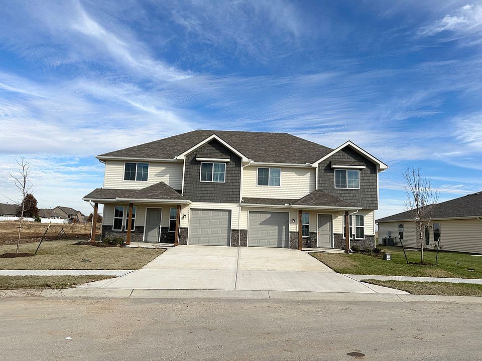 1st image of 301 SE Rose Garden Ln