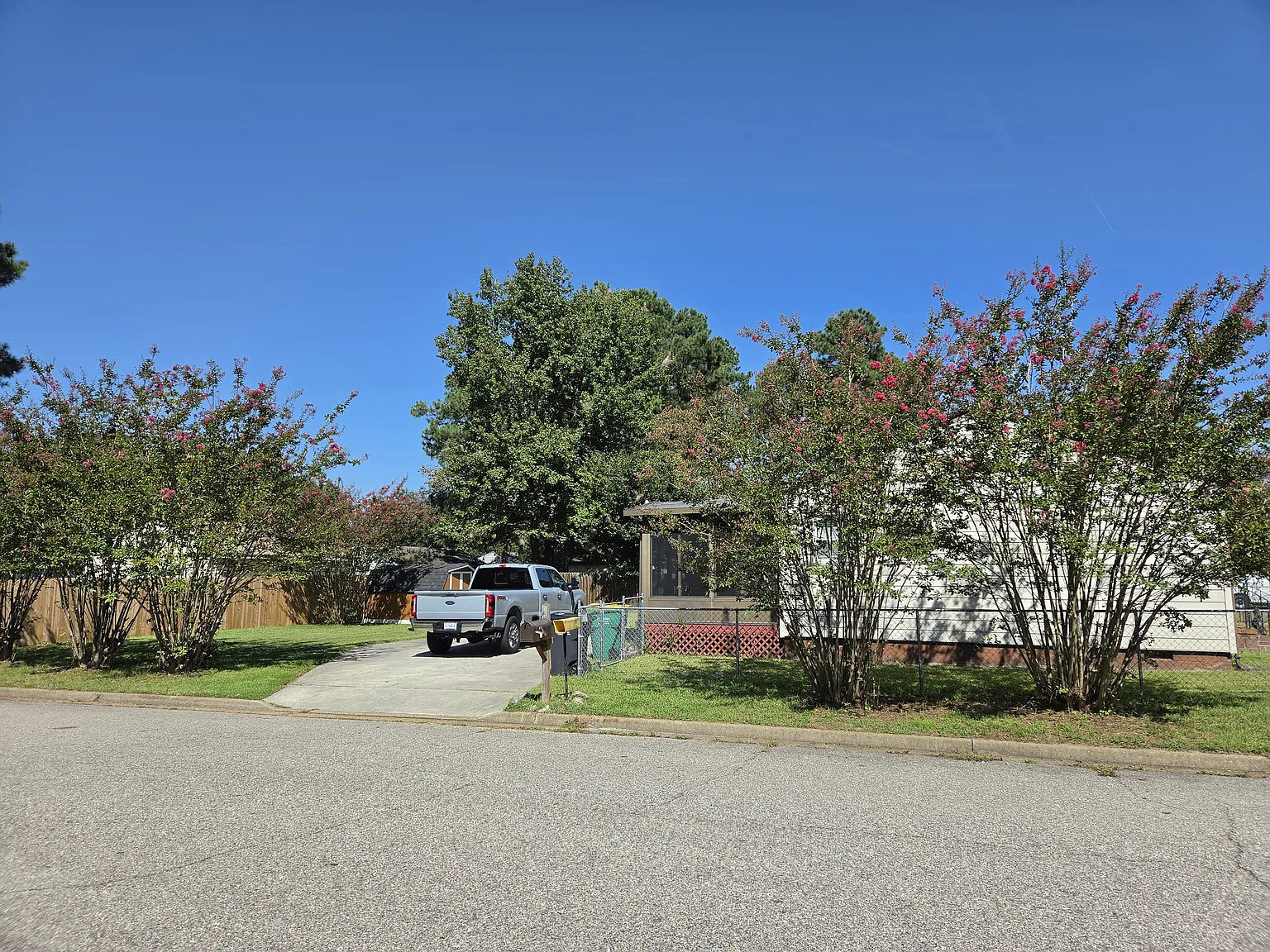 3 bed, 1056 sqft, $1,880 — Photo 3