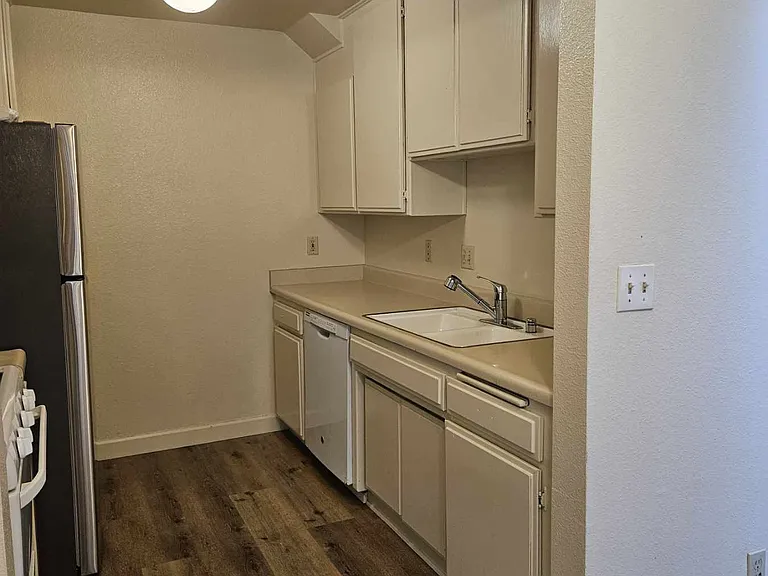 13304 Valleyheart Dr #207 — Photo 2