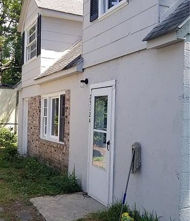 5th image of 104 Brainerd Ave