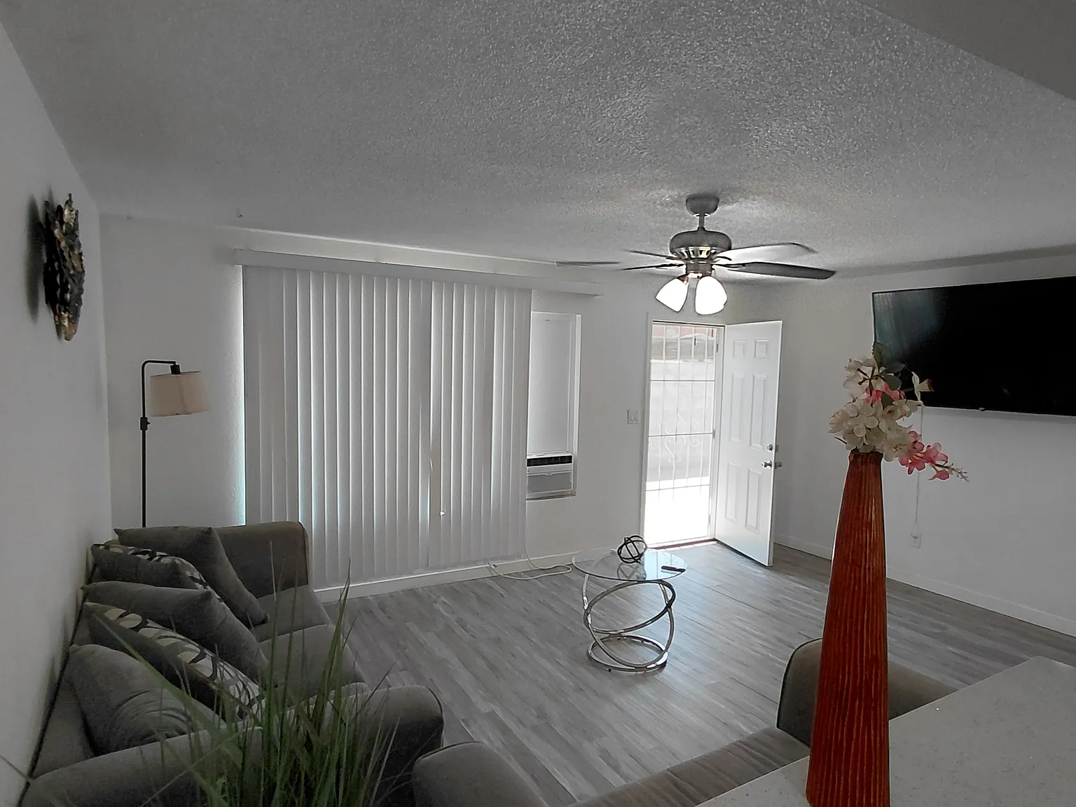2 bed, 960 sqft, $3,000 — Photo 4