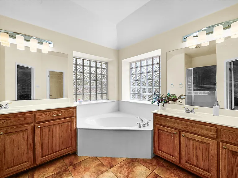 6006 Barletta Dr — Photo 17