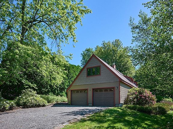 3rd image of 10 Hunters Hill Cir