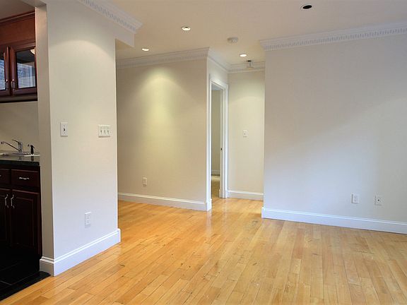 3rd image of 220 W 104th St APT 4R