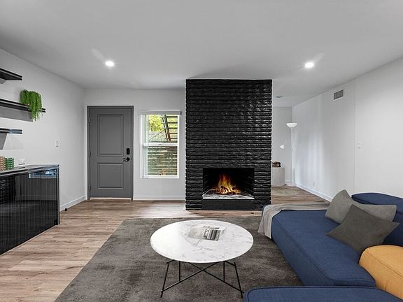 5th image of 2021 N Beachwood Dr APT 4