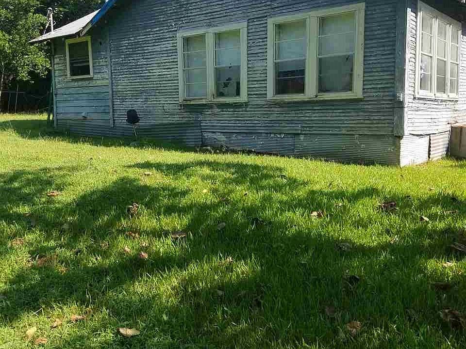 1st image of 713 Palestine St