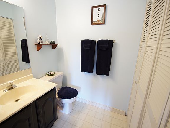 4th image of 200 Burkwood Ct APT K