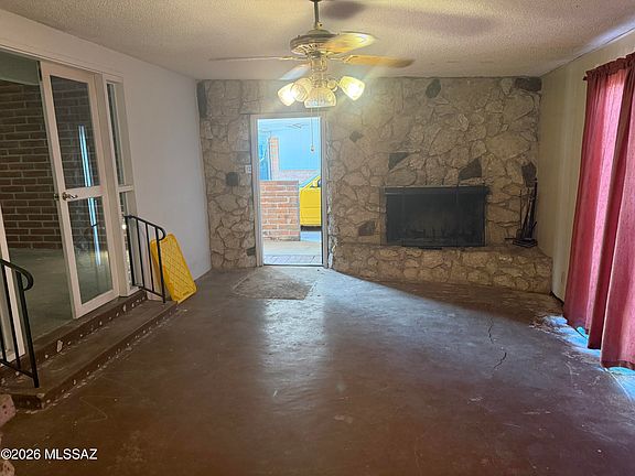 4th image of 6125 E Fairmount St
