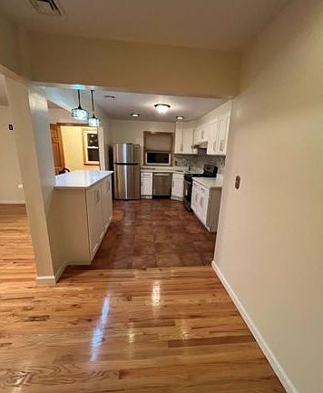 2nd image of 787 Rockland Ave Floor 2