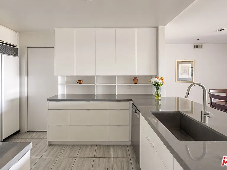 10724 Wilshire Blvd #712 — Photo 11