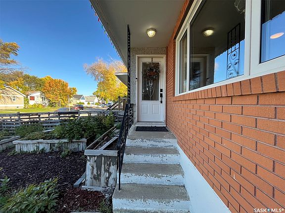 4th image of 2081 Edgar Street