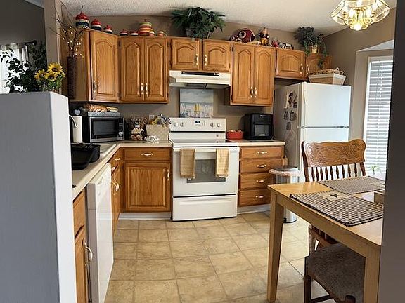 3rd image of 2166 Valley Dr #2166