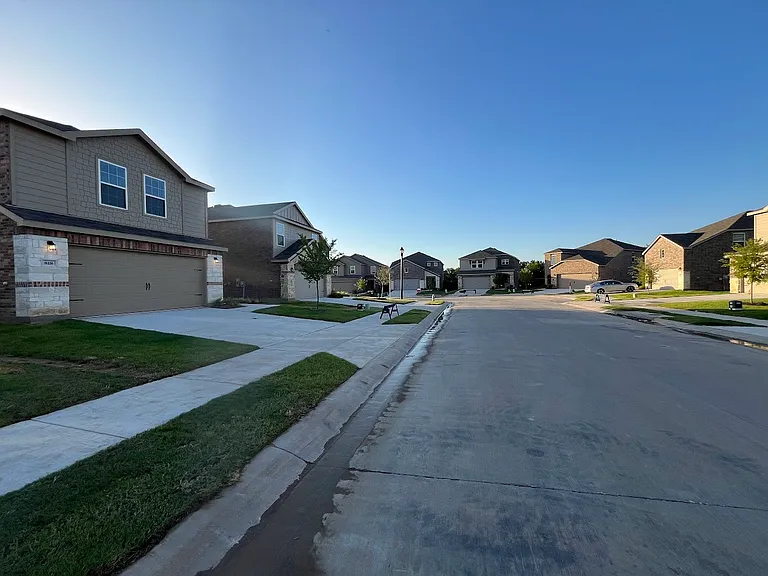 818 Poppy Cove Ln — Photo 16
