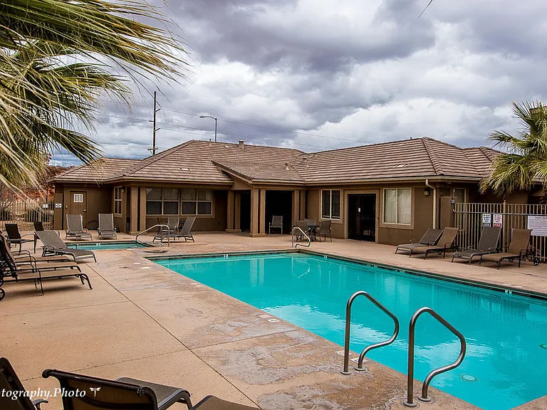 1000 E Bluff View Dr #67 — Photo 2