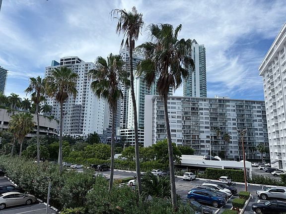 4th image of 1440 Brickell Bay Dr APT 307