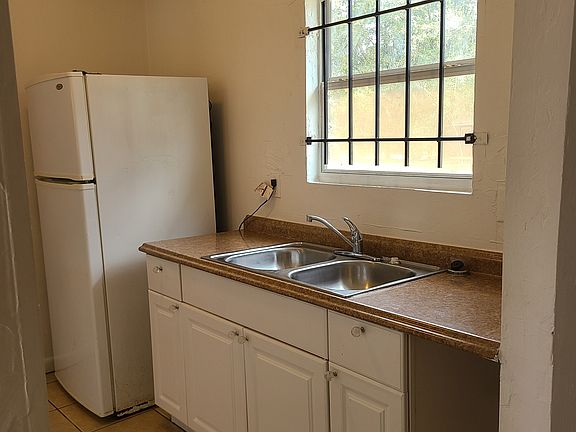 2nd image of 4141 Lorenzo Ct APT 2