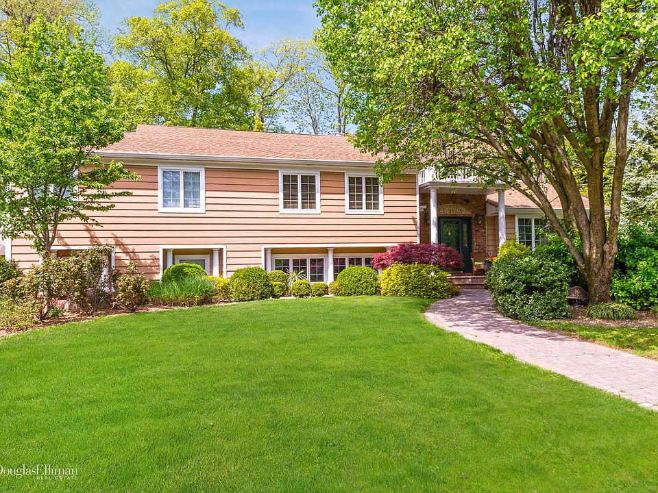 1st image of 90 Oak Dr