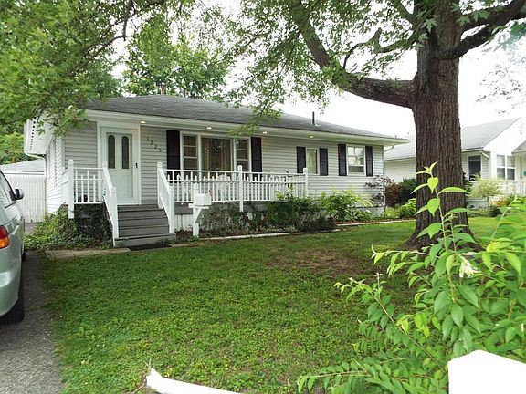 2nd image of 1225 Huntly Dr