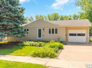 4021 E 23rd St, Sioux Falls, SD 57103