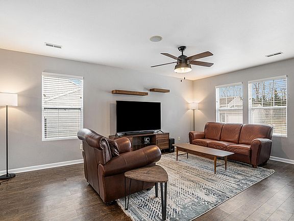 3rd image of 10107 Castle Creek Cir