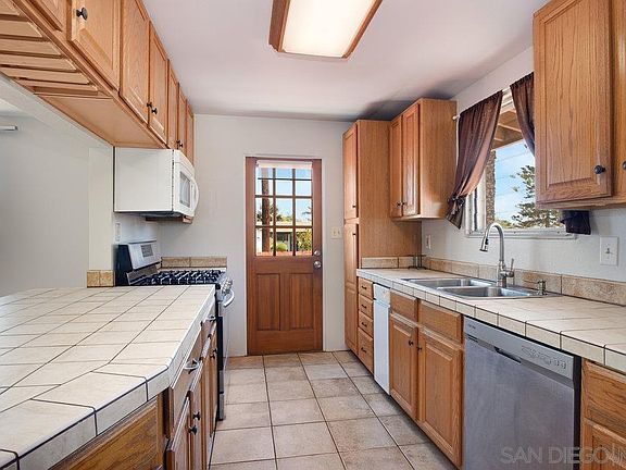 5th image of 8840 Pinecrest Ave