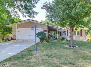 102 Cardinal Dr, Le Roy, IL 61752