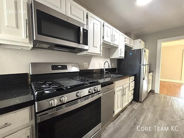 103 W 51st St #2E — Photo 7