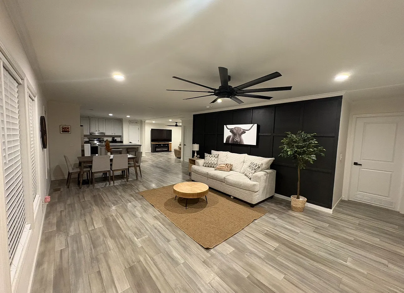 4 bed, 2280 sqft, $2,000 — Photo 3