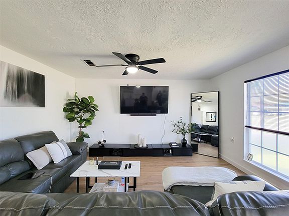 5th image of 4910 27th St