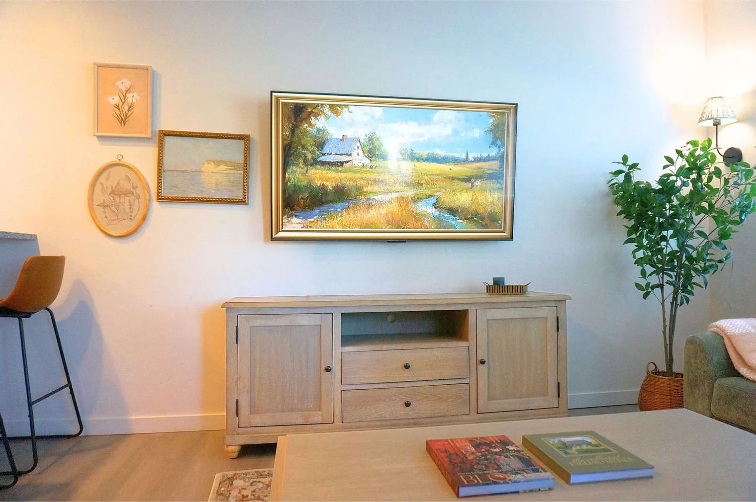3 bed, 2.0 bath, 1991 sqft, $5,215 — Photo 2