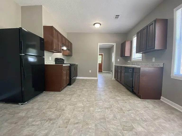 2304 Valmar St — Photo 5