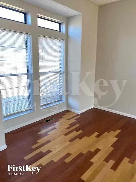 4 bed, 3.5 bath, 2164 sqft, $3,080 — Photo 2