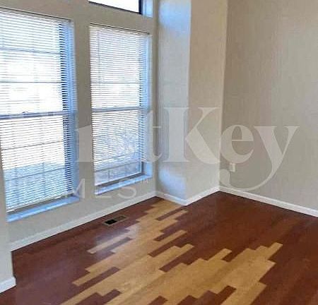 2nd image of 3012 Ambarwent Rd