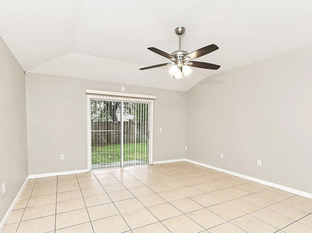 4 bed, 2.0 bath, 1740 sqft, $2,080 — Photo 4