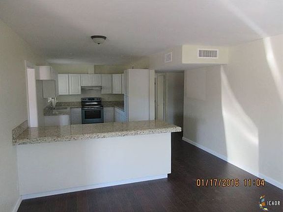 3rd image of 1563 Ross Ave