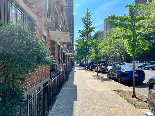 Rented by Gulia Wang, LREB | media 10