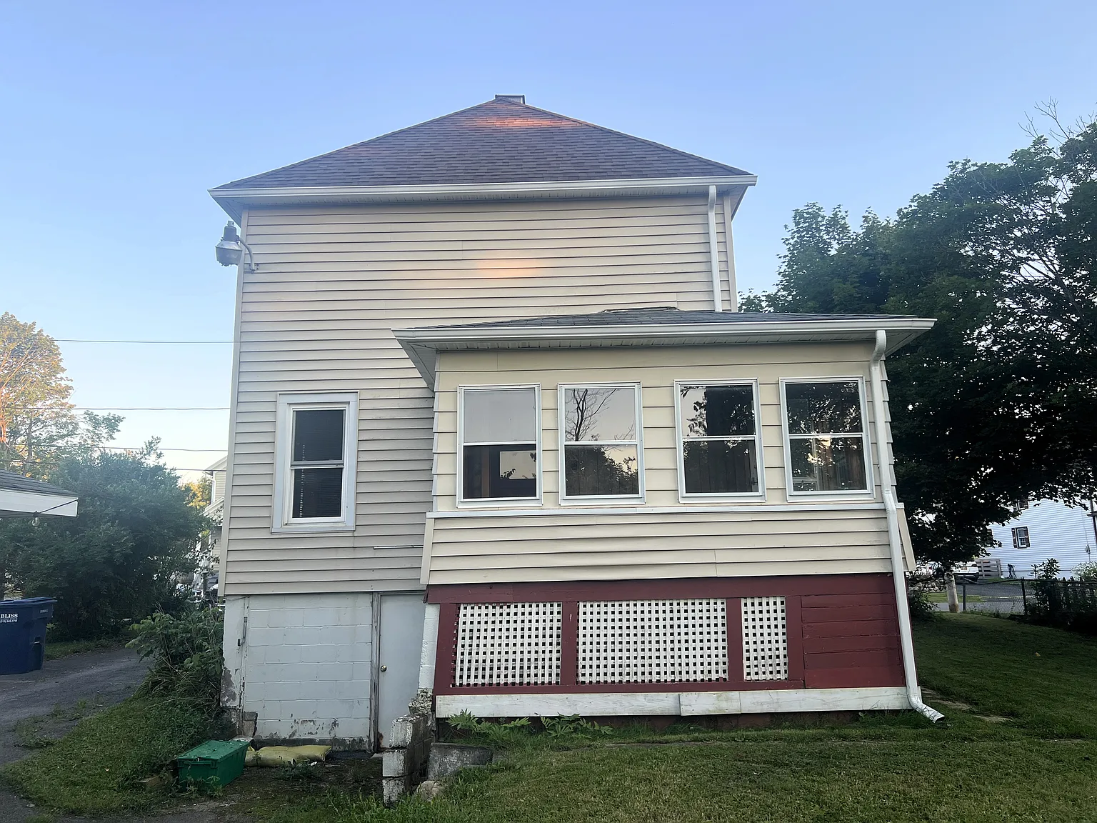 3 bed, 1200 sqft, $1,700 — Photo 3
