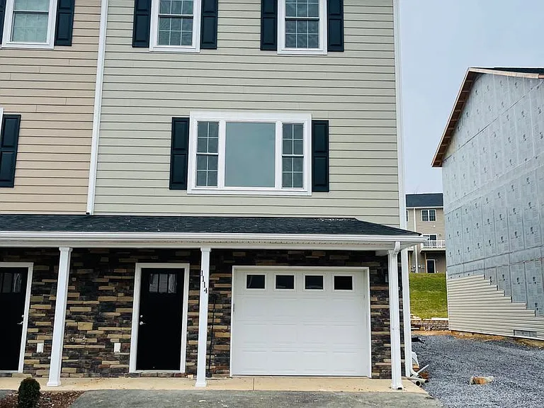 1108 Harvest Ct — Photo 1