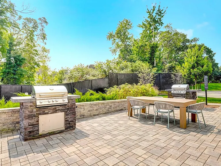 Outdoor Patio with Grills