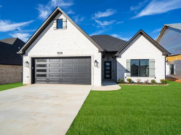 1519 Wellington Ln, Longview, TX 75605