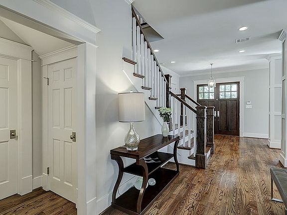 4th image of 1706 Woodcrest Dr
