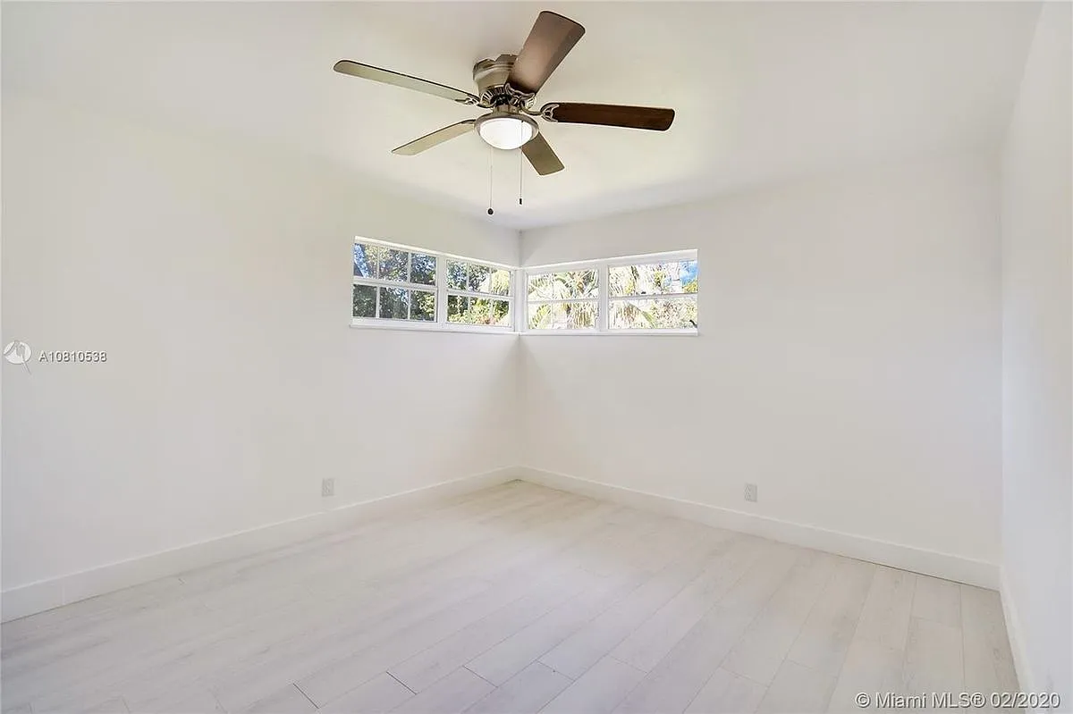1301 NE 147th St — Photo 4