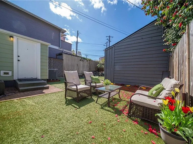 551 NE Ravenna Blvd — Photo 24