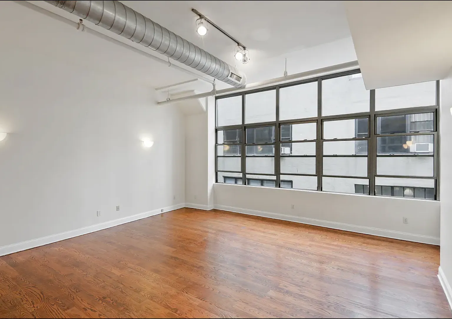 176 Johnson Street — Photo 2
