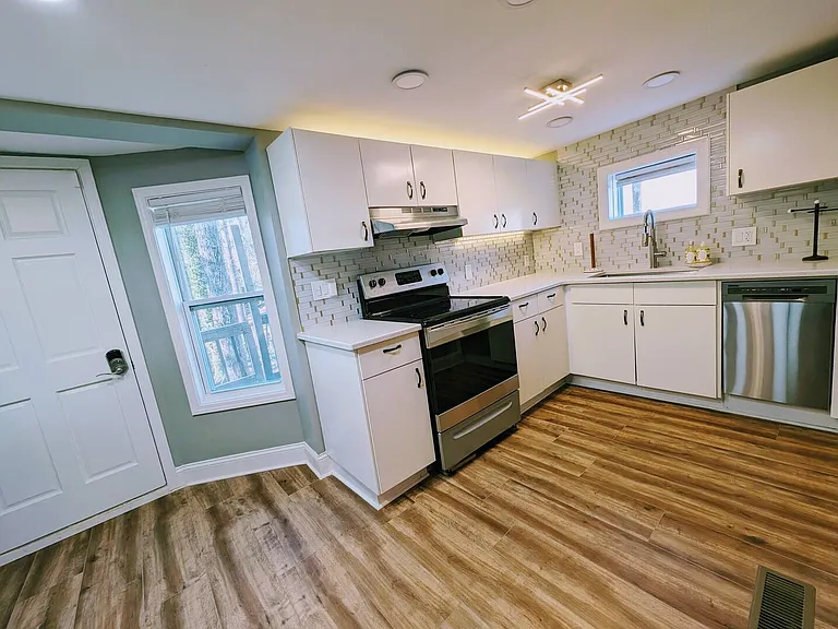 Colony Dr — Photo 35