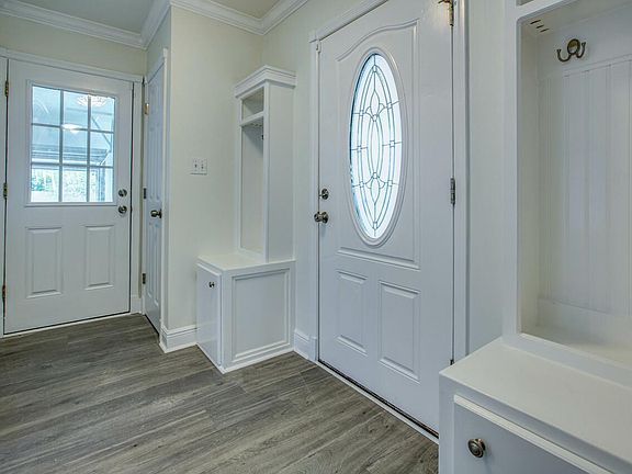 3rd image of 2301 Braeburn Cir