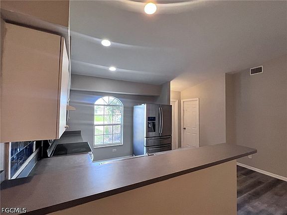 4th image of 1809 SW Santa Barbara Pl