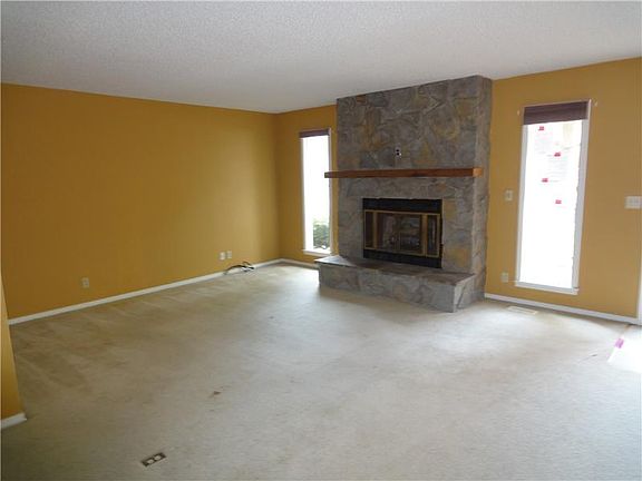 3rd image of 19 Enfield Dr